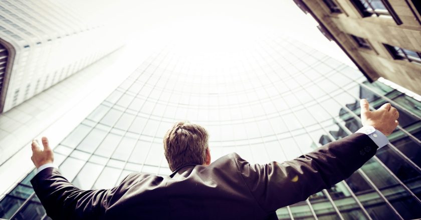 Cómo los emprendedores pueden construir empresas sólidas en tiempos desafiantes